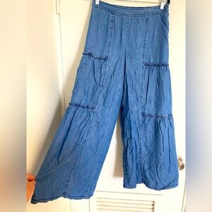 Loose fit , baggy style jeans. Great for warmer weather